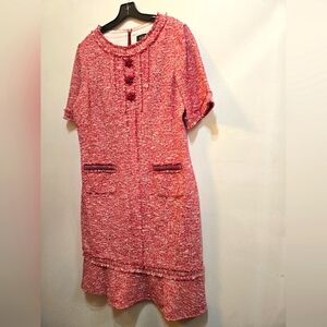 Beautiful cocktail dress perfect for holidays or special events